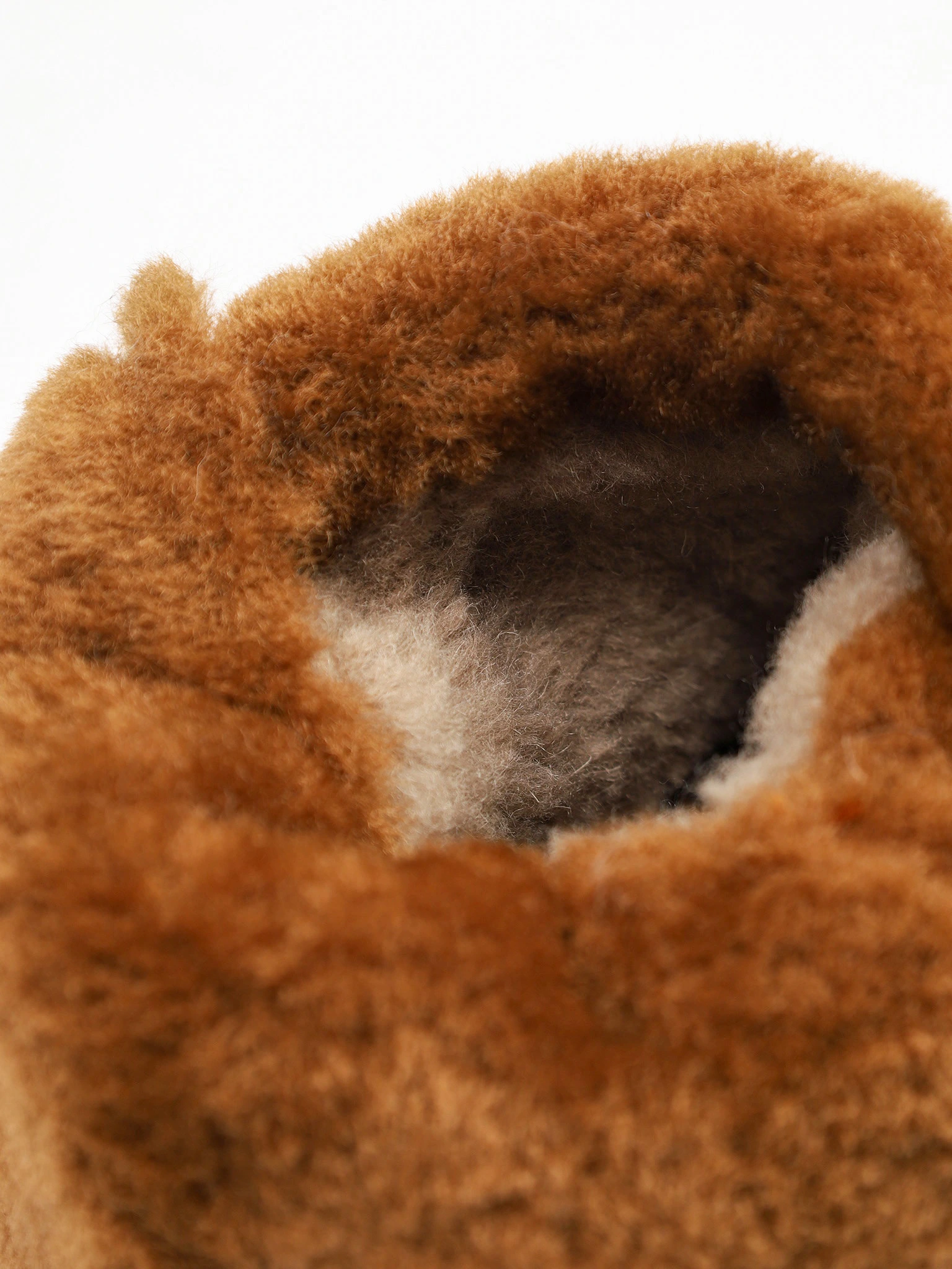 Ботинки рыжего цвета с ремешком на низком каблуке